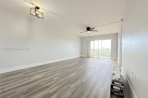 Купить кондоминиум в Санрайз, Флорида 2 спальни, 102.19м2, № 2013316 - фото 5