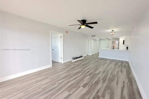 Купить кондоминиум в Санрайз, Флорида 2 спальни, 102.19м2, № 2013316 - фото 7