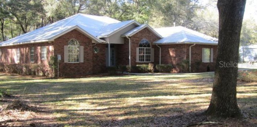 House in Bell, Florida 4 bedrooms, 249.72 sq.m. № 1350325