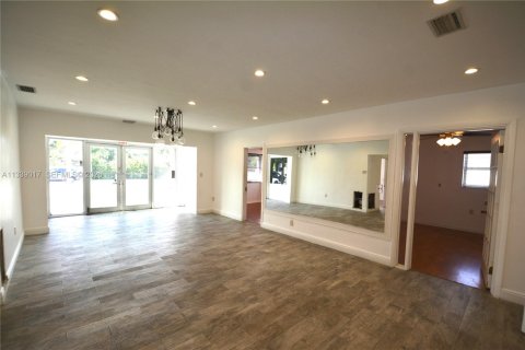 Propiedad comercial en venta en North Miami Beach, Florida № 2055239 - foto 5