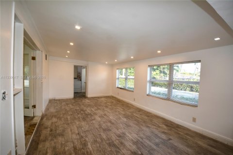 Propiedad comercial en venta en North Miami Beach, Florida № 2055239 - foto 13