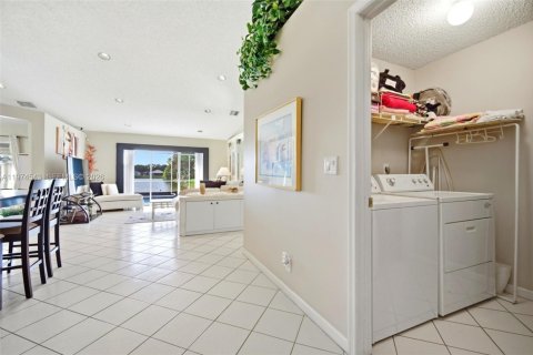 Купить виллу или дом в Мирамар, Флорида 4 спальни, 186.73м2, № 2042933 - фото 15