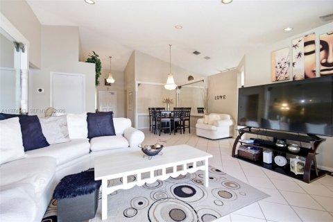 Купить виллу или дом в Мирамар, Флорида 4 спальни, 186.73м2, № 2042933 - фото 16