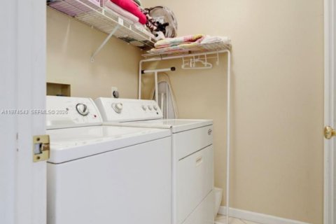 Купить виллу или дом в Мирамар, Флорида 4 спальни, 186.73м2, № 2042933 - фото 14