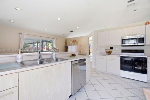 Купить виллу или дом в Мирамар, Флорида 4 спальни, 186.73м2, № 2042933 - фото 7