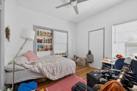 House in Tampa, Florida 5 bedrooms, 214.14 sq.m. № 2230581 - photo 24