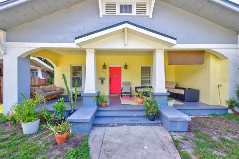 House in Tampa, Florida 5 bedrooms, 214.14 sq.m. № 2230581 - photo 2