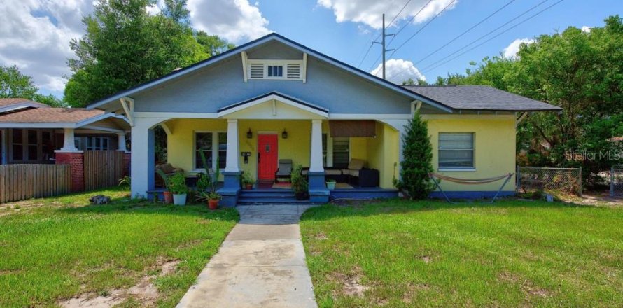 House in Tampa, Florida 5 bedrooms, 214.14 sq.m. № 2230581