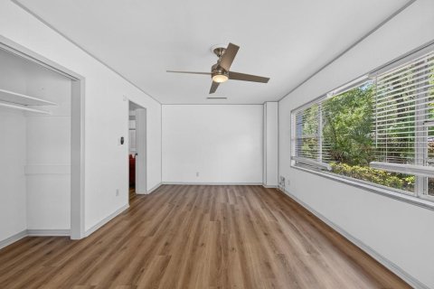 House in Tampa, Florida 5 bedrooms, 214.14 sq.m. № 2230581 - photo 18