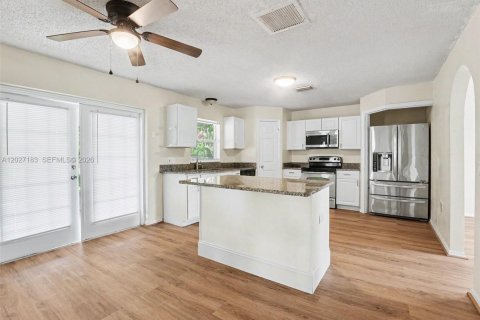 Villa ou maison à vendre à Kissimmee, Floride: 4 chambres № 2281464 - photo 9