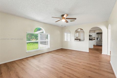 Villa ou maison à vendre à Kissimmee, Floride: 4 chambres № 2281464 - photo 6
