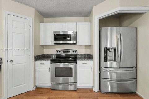 Villa ou maison à vendre à Kissimmee, Floride: 4 chambres № 2281464 - photo 10