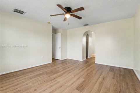 Villa ou maison à vendre à Kissimmee, Floride: 4 chambres № 2281464 - photo 16