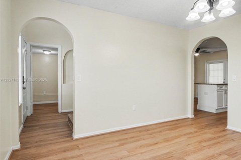 Villa ou maison à vendre à Kissimmee, Floride: 4 chambres № 2281464 - photo 8