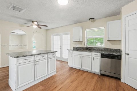 Villa ou maison à vendre à Kissimmee, Floride: 4 chambres № 2281464 - photo 13