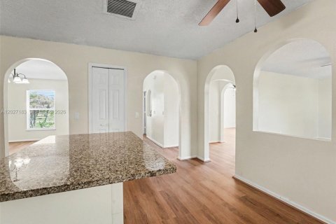 Villa ou maison à vendre à Kissimmee, Floride: 4 chambres № 2281464 - photo 11