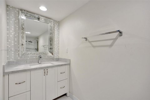 Copropriété à vendre à Miami Beach, Floride: 2 chambres, 110.55 m2 № 2060683 - photo 12