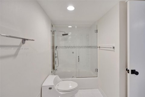 Copropriété à vendre à Miami Beach, Floride: 2 chambres, 110.55 m2 № 2060683 - photo 11