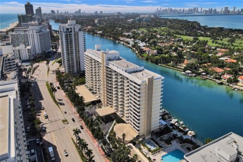 Copropriété à vendre à Miami Beach, Floride: 2 chambres, 110.55 m2 № 2060683 - photo 1