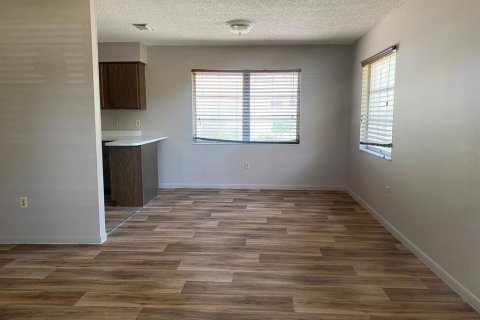 Commercial property in Gulfport, Florida 2 bedrooms, 300.91 sq.m. № 1650764 - photo 9