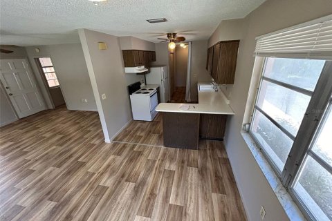 Commercial property in Gulfport, Florida 2 bedrooms, 300.91 sq.m. № 1650764 - photo 13