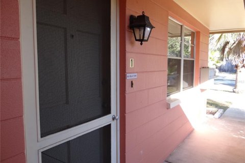 Commercial property in Gulfport, Florida 2 bedrooms, 300.91 sq.m. № 1650764 - photo 4