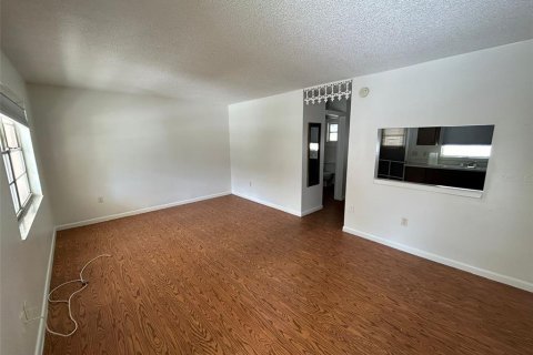 Commercial property in Gulfport, Florida 2 bedrooms, 300.91 sq.m. № 1650764 - photo 30