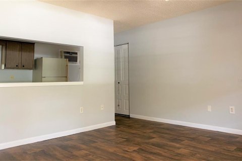Commercial property in Gulfport, Florida 2 bedrooms, 300.91 sq.m. № 1650764 - photo 23