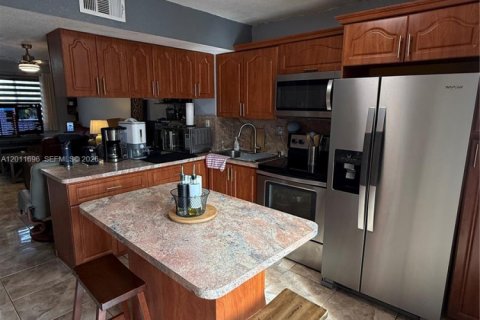Adosado en venta en Miami, Florida, 2 dormitorios, 76.92 m2 № 2075326 - foto 2