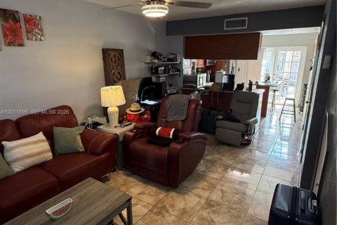 Adosado en Miami, Florida 2 dormitorios, 76.92 m2 № 2075326