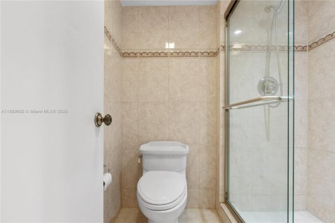 Condo in Aventura, Florida, 2 bedrooms № 1950883 - photo 23
