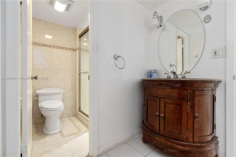 Condo in Aventura, Florida, 2 bedrooms № 1950883 - photo 22