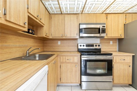 Condo in Aventura, Florida, 2 bedrooms № 1950883 - photo 15