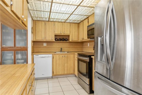 Condo in Aventura, Florida, 2 bedrooms № 1950883 - photo 18