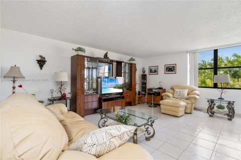 Condo in Aventura, Florida, 2 bedrooms № 1950883 - photo 5
