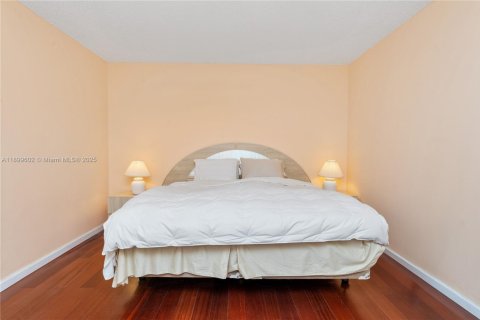 Condo in Aventura, Florida, 2 bedrooms № 1950883 - photo 19