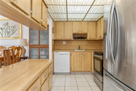 Condo in Aventura, Florida, 2 bedrooms № 1950883 - photo 17