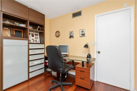 Condo in Aventura, Florida, 2 bedrooms № 1950883 - photo 26