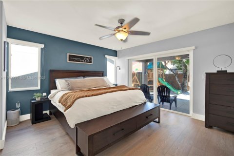 House in Miami, Florida 3 bedrooms, 143.72 sq.m. № 2025840 - photo 16