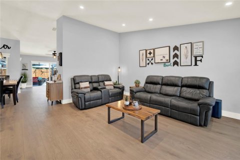 House in Miami, Florida 3 bedrooms, 143.72 sq.m. № 2025840 - photo 14