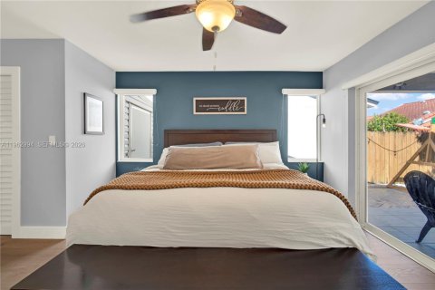 House in Miami, Florida 3 bedrooms, 143.72 sq.m. № 2025840 - photo 18