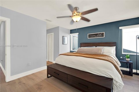 House in Miami, Florida 3 bedrooms, 143.72 sq.m. № 2025840 - photo 17