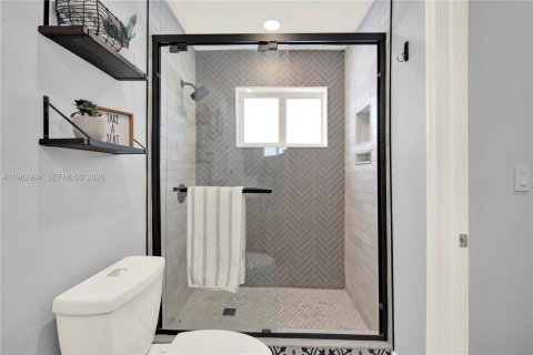 House in Miami, Florida 3 bedrooms, 143.72 sq.m. № 2025840 - photo 21