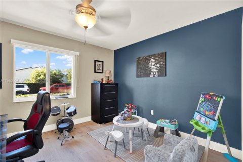 House in Miami, Florida 3 bedrooms, 143.72 sq.m. № 2025840 - photo 23