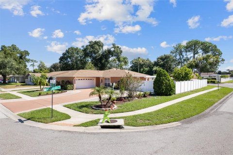 Casa en venta en Tampa, Florida, 4 dormitorios, 181.53 m2 № 2396581 - foto 2