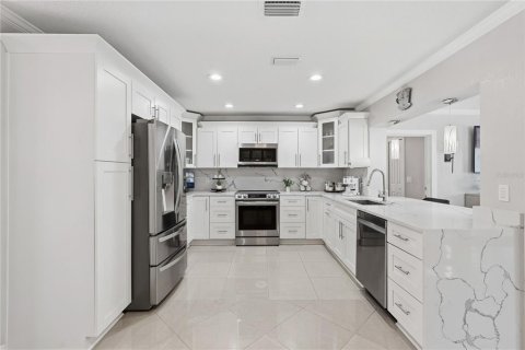 Casa en venta en Tampa, Florida, 4 dormitorios, 181.53 m2 № 2396581 - foto 10