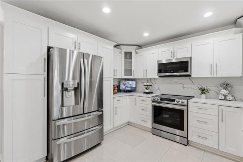 Casa en venta en Tampa, Florida, 4 dormitorios, 181.53 m2 № 2396581 - foto 11