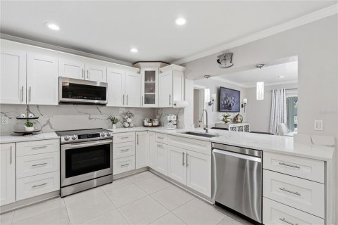 Casa en venta en Tampa, Florida, 4 dormitorios, 181.53 m2 № 2396581 - foto 9