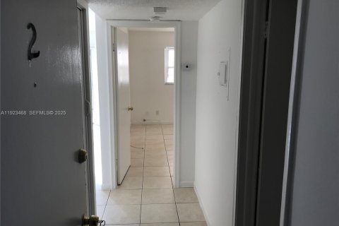 Villa ou maison à louer à Hallandale Beach, Floride: 1 chambre, 69.68 m2 № 1977447 - photo 6