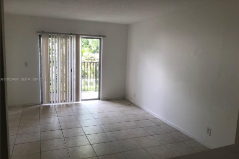 Villa ou maison à louer à Hallandale Beach, Floride: 1 chambre, 69.68 m2 № 1977447 - photo 3
